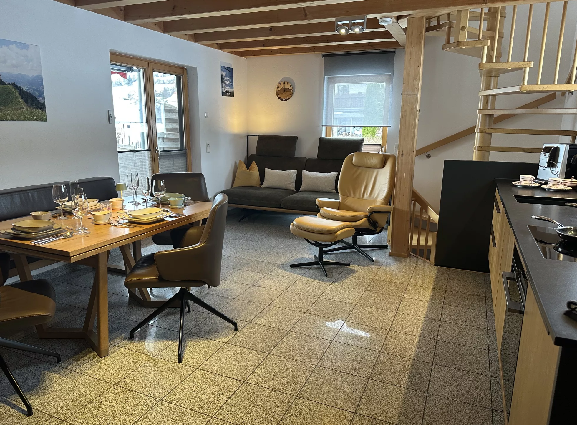 Ferienwohnung Wohnbereich und Essplatz